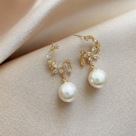 Pearl drop earrings