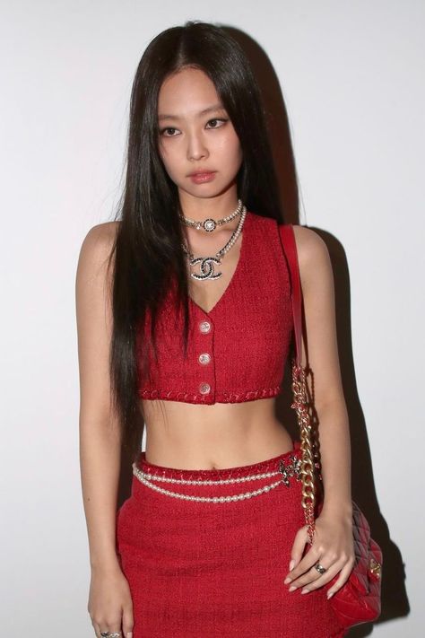 Jennie Tweed Outfit, Jennie Tweed, Jennie Kim Chanel Outfit, Jenny Kim, Tweed Outfit, Mode Chanel, Miniskirt Outfits, Red Outfit, Blackpink Fashion