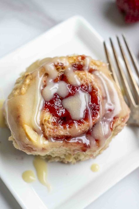 Sourdough Strawberry Rolls Strawberry Sourdough Rolls, Strawberry Sourdough Discard Recipes, Sourdough Strawberry Cinnamon Rolls, Strawberry Sourdough Muffins, Strawberry Sourdough Bread, Sourdough Sweet Rolls, Sourdough Discard Strawberry, Strawberry Sourdough, Sourdough Strawberry