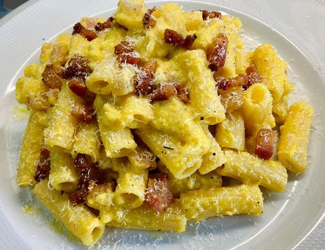 Spaghetti alla Carmeniello, la carbonara alla napoletana come le facevano le nonne. Più cremosa e buona con solo 2 ingredienti in più - Più Ricette Pasta Alla Carbonara, Carbonara Pasta, Rigatoni, Gnocchi, Spaghetti, Pasta