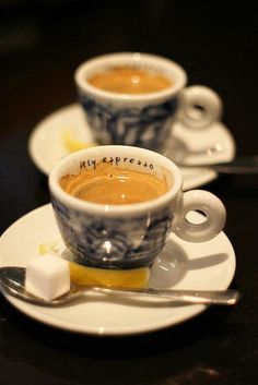 Double Espresso, Cups Of Coffee, Best Espresso, Coffee Photography, Chocolate Coffee, Coffee Cafe, Espresso Cups, Espresso Coffee, Coffee Love