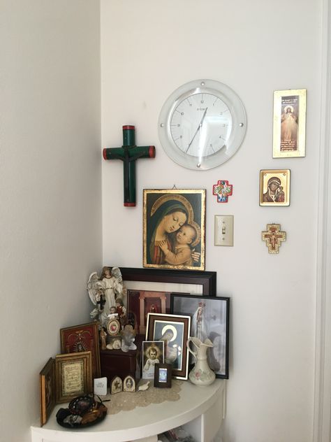 Catholic Room Decor, Catholic Bedroom, Altar Aesthetic, Home Altar Catholic, Catholic Home Decor, Party Jumpsuit, Catholic Decor, Prayer Corner, Christian Home Decor