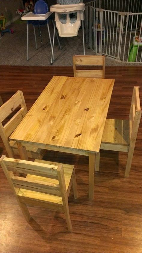 Diy Kids Table And Chairs, Diy Kids Chair, Diy Kids Table, Kid Furniture, Diy Tables, Diy Kids Furniture, Kitchen Table Makeover, Kitchen Table Chairs, Wooden Table And Chairs