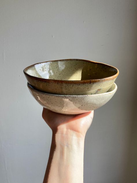 Lightweight stoneware bowl with super durable restaurant grade glaze. Scratch and stain resistant. Microwave and dishwasher safe. Each bowl is hand built and will have slight variations. Bowls ~6in. Wide and 2in. high Wabi Sabi Kitchen, Face Planters, Keramik Design, Stoneware Bowl, Terracotta Planter, Ceramics Pottery Art, Bowl Designs, Cereal Bowl, Handmade Bowl