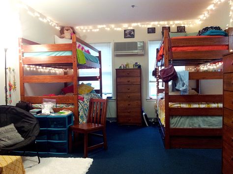 Take a virtual tour of a four-person dorm at Patrick Henry College 4 Person Dorm, Suite Style Dorm, Small Apartment Bedroom Decor, Dorm Tour, Dorm Layout, Small Apartment Bedroom, College Dorm Room Ideas, Dorm Closet, Marauders Dr