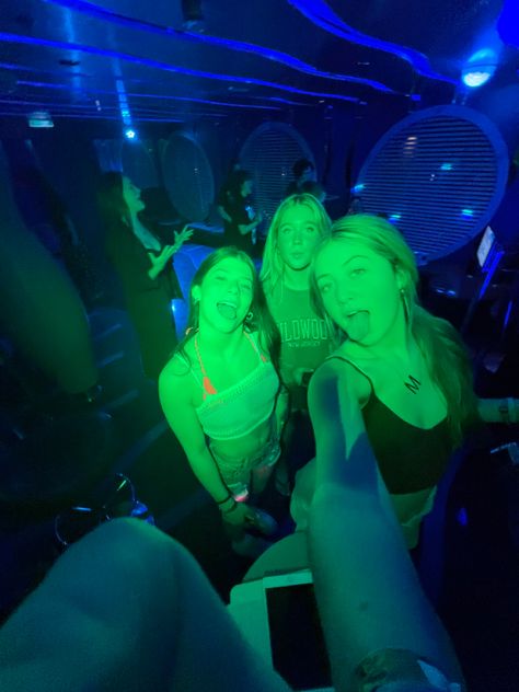 Cruise Karaoke, Summer Cruise Aesthetic, Cruise Friend Group, Cruise Pic Ideas, Carnival Cruise Aesthetic, Cruise Aesthetic Pics Friends, Cruise Teen Club, Cruise Friends Aesthetic, Cruise Pics Ideas