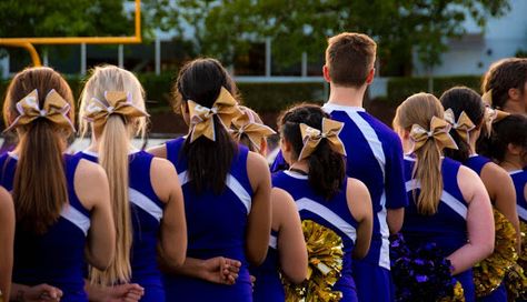 Cheerleading is one of the most popular sports for kids and teens with almost 4 million participants in the USA alone in 2017. When it comes to competing as a cheerleader, it’s about more than Cheer Dance Moves, Pompom Girl, Pompoms Cheerleading, Youth Cheerleading, Cheerleader Dance, Cheer Hair Bows, Cheerleading Photos, School Images, Cheer Hair