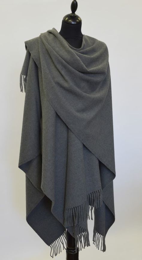 Clothing Folds Reference, Cloak Reference, Fantasy Cloak, Clothing Folds, Cyberpunk Accessories, Dress Armor, Wrinkled Clothes, Cape Designs, Interesting Outfits