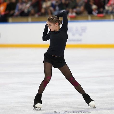 Cool Dynamic Poses, Figure Skating Reference, Skater Hairstyles, Skating Reference, Alena Kostornaia, Aleksandra Trusova, Aliona Kostornaia, Figure Ice Skates, Classy Short Dresses