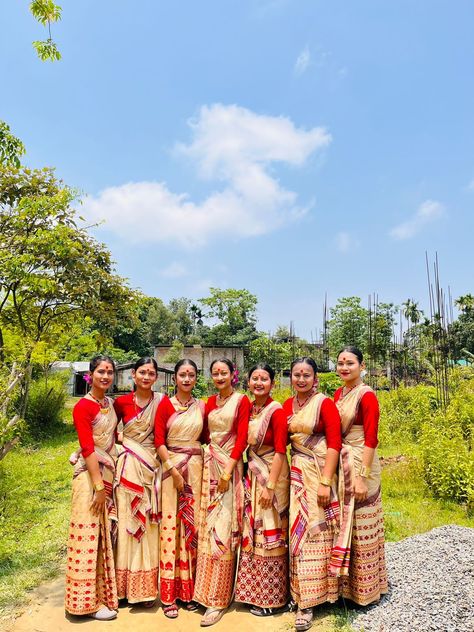 Assam Bihu Assam Aesthetic, Assam Aesthetic, Assam Culture Art, Assam Culture, India Culture, Indian Aesthetic, Easy Trendy Outfits, Incredible India, India Travel