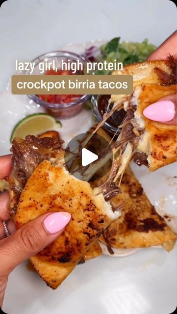 MaKayla Kim Thomas on Instagram: "My absolute FAVORITE fall crockpot meal 🤤 that just so happens to be high protein, low carb too 👀 

Not super authentic here but EASY and full of FLAVOR 👏🏼🔥 

I use the snack size tortillas (40 cal each) but any will work! 

Crockpot birria tacos are in my Balanced Bites cookbook! 

If you don’t know what to do or where to start—get all my recipes in ONE spot and let’s crush our goals 🫶🏼 digital cookbooks + follow along fitness plans available at makaylathomas . com 

#mealprep #healthymeals #mealideas #highprotein #lowcarb #lunchideas #dinnerideas #easymeals #birriatacos" Crockpot Birria Tacos Makayla, Makayla Thomas Birria Tacos, Makayla Thomas Fit Recipes Crockpot, Low Carb High Protein Crockpot Recipes, High Protein Tacos, High Protein Crockpot Meals, Crockpot Birria Tacos, High Protein Crockpot, Makayla Thomas Fit Recipes