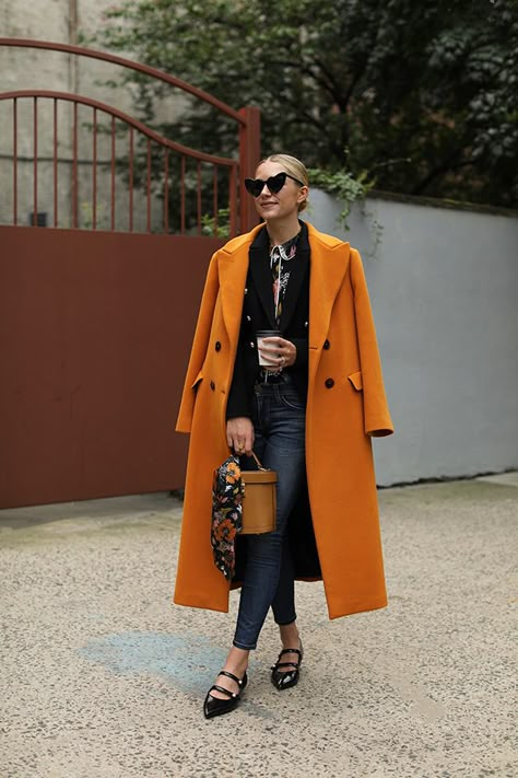 Blair Eadie Collection Nordstrom | Burnt Orange Coat, Chic Fall Style Trent Coat, Orange Outfits, Work Outfits Frauen, Simply Orange, Chic Fall Fashion, Blair Eadie, Fall Fashion Coats, Looks Jeans, Orange Coat