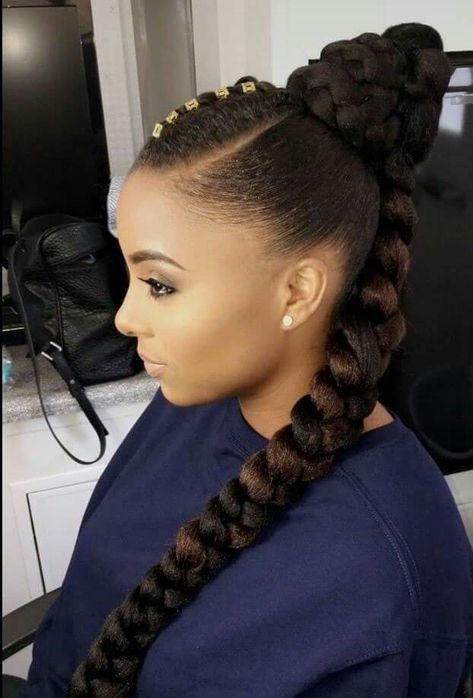 Updo Cabello Natural, Natural Hair Bun Styles, Chignon Hair, African Hair Braiding Styles, Natural Afro Hairstyles, Peinados Recogidos, Pelo Afro, Natural Hair Updo, Hair Ponytail Styles