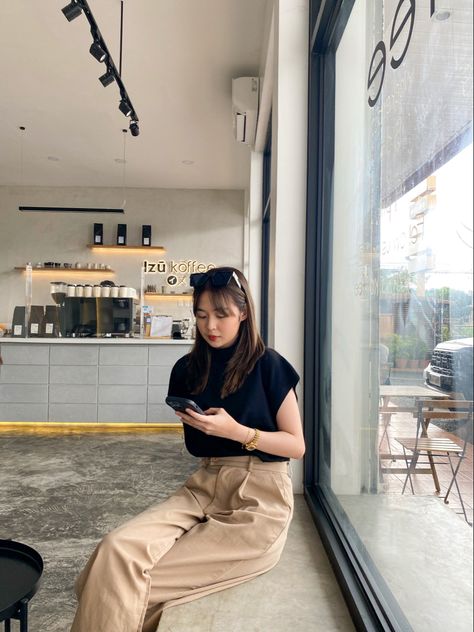 #coffee #ootd #fashion #aesthetic Ootd Coffee Shop, Coffee Ootd, Coffee Outfit, So Far So Good, Ootd Aesthetic, Prom Dress Inspiration, Fashion Aesthetic, Office Outfits, Ootd Fashion