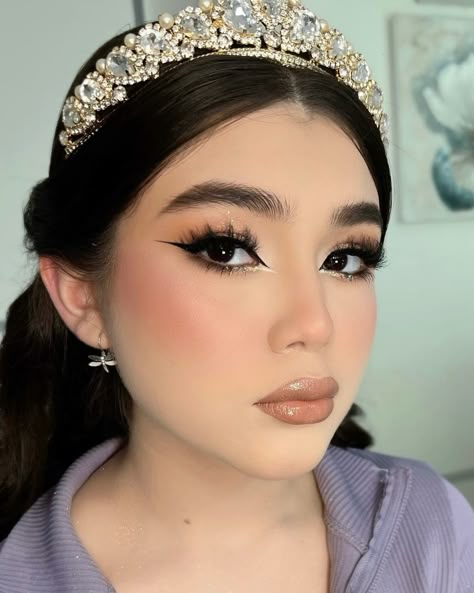 Maquillaje buchifresa, makeup girly looks, buchona, buchifresa makeup, girly, pink, fresa, makeup, eyeliner, eyeshadow, eyelashes, makeup buchifresa de día, makeup looks, inspos. IG:@alfredomeza_makeup Xv Eye Makeup, Quince Glam Makeup, Makeup Gold Looks, Quinceanera Makeup Rose Gold, Xv Pink Makeup, Beauty And The Beast Quinceanera Makeup, Quince Simple Makeup, Brown Quince Makeup, Soft Glam Quinceanera Makeup