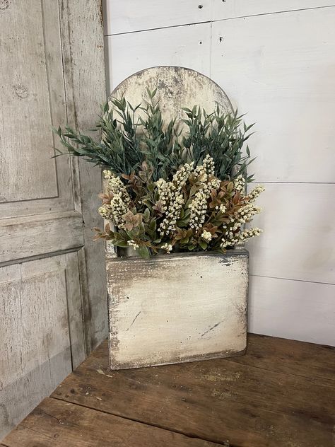 Handmade Primitive Door Box for Flowers rustic Distressed - Etsy Box For Flowers, Wooden Box Crafts, Rustic Primitive Decor, Wooden Tool Boxes, Handmade Door, Old Wooden Boxes, Solid Door, Antique Booth, Barn Wood Crafts