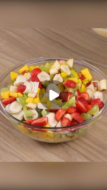 Fruits Salad Recipe, Fruit Salads For Parties, Salad Blueberries, Mexican Fruit Salad, Summer Fruit Salad Recipe, Fruit Salad Dessert, Fruit Salad Decoration, Fruit Dressing, Easy Fruit Salad