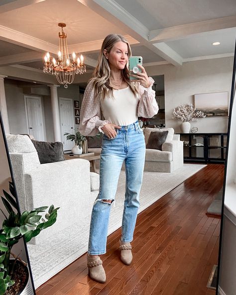 Soft Autumn Palette Outfit Inspo: cream bodysuit and high-waisted jeans. Shop this look on LTK! For more inspo follow @dwelling_well_ on Instagram. Cream Bodysuit Outfit, Soft Autumn Palette, Cream Bodysuit, Autumn Palette, Bodysuit Outfit, Body Suit Outfits, Soft Autumn, Look On, Jeans Shop