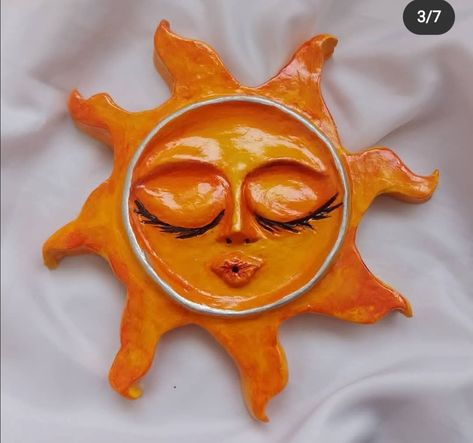 Sun Incense Holder Clay, Sun Air Dry Clay, Clay Moon Face, Retro Clay Art, Ceramics Mask Ideas, Ceramic Masks Ideas Easy, Sun Clay Art, Clay Tile Ideas, Things To Sculpt With Clay Easy