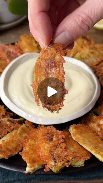 Crowded Kitchen | Lexi & Beth on Instagram: "Crispy parmesan crusted artichokes with lemon pepper mayo 😍🙌 Who else agrees that artichokes are so underrated?! (Recipe link in bio!)

This recipe is seriously restaurant quality but SO easy to make at home with just a few ingredients. 

This would be such a great appetizer for the Super Bowl but be warned, it’s REALLY easy to eat half the batch on your own 😏 so you might want to make some extras. 

You can find the full recipe on our website (link in bio) AND below. Bookmark the RECIPE and tag us if you make it!

Crispy Parmesan Crusted Artichokes with Lemon Pepper Mayo:

Artichokes:

2 14 oz cans artichoke hearts (quartered or whole - use water-packed, NOT olive oil marinated)
2 tbsp olive oil
1/4-1/2 tsp kosher salt
Grated parmesan (1/2 t Canned Artichokes, Fresh Artichoke, Creamy Dipping Sauce, Crowded Kitchen, Pepper Mayo, Baked Artichoke, Roasted Artichoke, Homemade Mayo, Artichoke Recipes