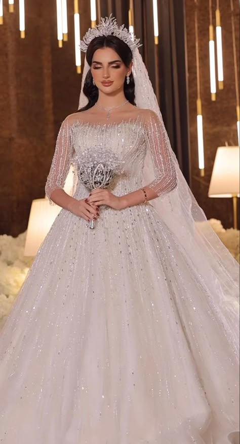 White Gown Makeup Look, Iranian Wedding Dress, Black Mermaid Dress, Extravagant Wedding Dresses, Wedding Dress Bustle, Bride Dress Simple, Classy Wedding Dress, Fancy Wedding Dresses, Fancy Dresses Long