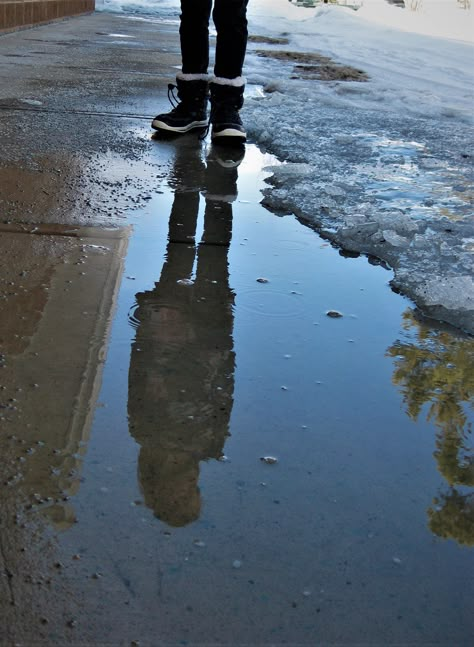 Reflection Reference Photo, Water Reflection Reference, Reflections In Puddles, Puddle Reflection Drawing, Reflection Water Photography, Reflection In Water Photography, Puddle Reflection Photography, Puddle Drawing Reference, Reflection In Puddle