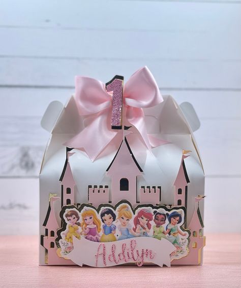 Disney Princess Party Favors, Box Castle, Baby Princess Party, Princess Favors, Disney Princess Theme, Castle Party, Princess Theme Birthday, Favor Boxes Birthday, Disney Birthday Party