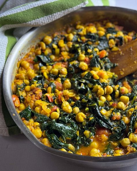 Chickpea and Kale Curry with Fresh Turmeric and Ginger Turmeric Cabbage, Turmeric Broccoli, Chickpea Carrot Curry, Curried Chickpea Stew, Turmeric Chickpea Stew, Ginger Turmeric, Fresh Turmeric, Vegan Curry, Chickpea Curry