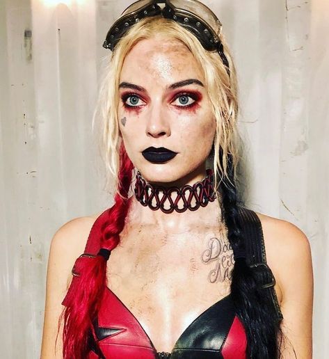 Harley Quinn Fan Page on Instagram: “Margot Robbie as Harley on TSS set ♦️ Yeah i’m here hehe 🥴 (Like & Follow for more) • • • • [#harleyquinn #margotrobbie #dc #dccomics…” Harley Quin Make Up, Harley Quinn Red And Black Makeup, Harly Quinn Makeup Looks, Harley Quinn Costume Black And Red, Black And Red Harley Quinn Makeup, Black And Red Harley Quinn Costume, Harley Quinn Face Paint, Harley Quinn Makeup Halloween, Harley Quinn Inspired Makeup