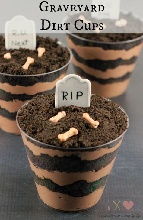 Are you looking for a spooky Halloween dessert? Graveyard Dirt Cake Cups are a quick, no bake dessert with layers of chocolate pudding and Oreo cookies. These pudding cups would be great for your Halloween party or as a fun Halloween treat for the kids. - Graveyard Dirt Cups Recipe on Sugar, Spice and Family Life Graveyard Dirt Cake, Dirt Cake Cups, Dirt Cups Recipe, Graveyard Dirt, Pelottava Halloween, Spooky Halloween Desserts, Halloween Deserts, Dessert Halloween, Postres Halloween