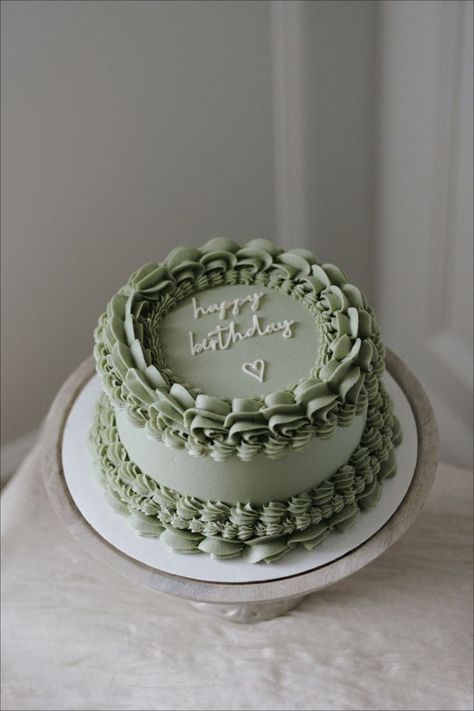 Light Green Cake Ideas, Light Green Birthday Cake, Green Birthday Cake For Women, Green Cake Ideas Simple, Green Cake Ideas, Sage Green Birthday Cake, Green Birthday Cakes, Green Birthday, Green Cake