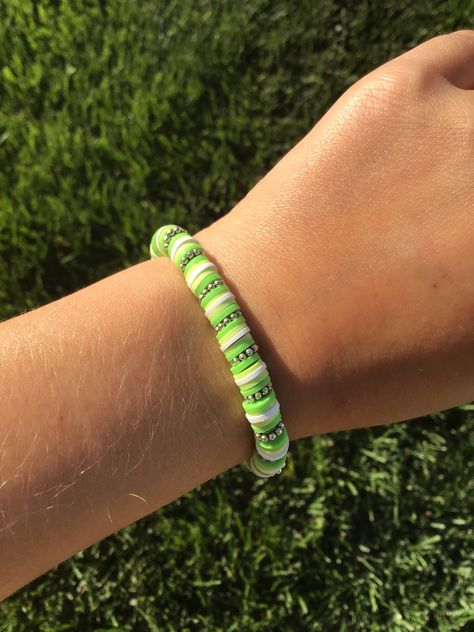 Tiana Bracelet, Disney Bracelets, Disney Princess Collection, Princess Tiana, Bead Charms Diy, Diy Bracelet Designs, Princess Collection, Diy Bracelet, Disney Cruise