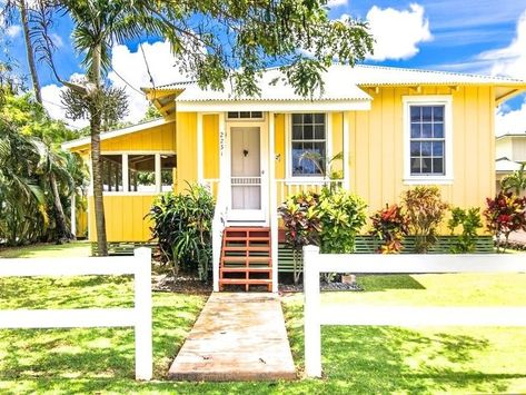 Poipu Beach, Country Cottage Decor, Hawaii Homes, Yellow House, Surf Shack, Beach Shack, Beautiful Cottages, Beach Cottage Decor, Beach Park