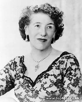 Enid Blyton (b. 11 August 1897), British author. *** http://en.wikipedia.org/wiki/Enid_Blyton (The pin via Angela Carpendale) Autobiography Writing, Female Authors, Enid Blyton Books, Art Is, The Famous Five, Childhood Characters, Enid Blyton, Childhood Books, Book Writer