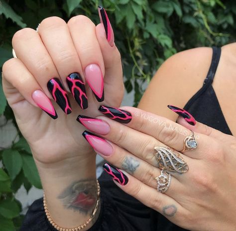 Black And Color Nail Designs, Deftones Nails Aesthetic, Magenta Nail Art Design, Neon Pink And Black Nails Design, Black And Red Nail Inspo Acrylic, Doja Cat Nails Ideas, Neon Nails Stiletto, Heavy Metal Nail Art, Jackpot Nails