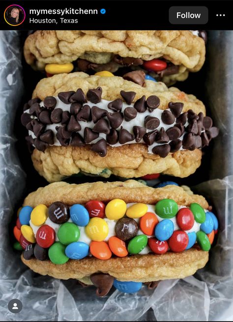 M&m Ice Cream, Low Carb Ice Cream, Ice Cream Cookie Sandwich, Yummy Ice Cream, Ice Cream Sandwiches, Ice Cream Treats, Ice Cream Cookies, Milk Chocolate Chips, Chewy Cookie