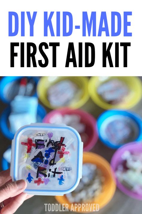 First Aid Kit Diy Travel Mini, Backpack First Aid Kit, Scout First Aid Kit, Purse First Aid Kit Diy, Classroom First Aid Kit, First Aid Kids Activities, First Aid Lessons For Kids, Diy First Aid Kit For Kids, First Aid Kit Gift Ideas