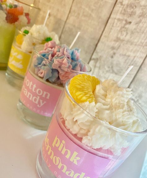 Top notes of lemon, orange and pineapple. Sweet strawberry and lime at the heart. Concludes with a creamy vanilla base. Hand poured in the UK 100% soy wax Pineapple Candle, Candle Scents Recipes, Pineapple Candles, Candle Molds Diy, Homemade Scented Candles, Pretty Candle, Dessert Candles, Creative Candles, Food Candles