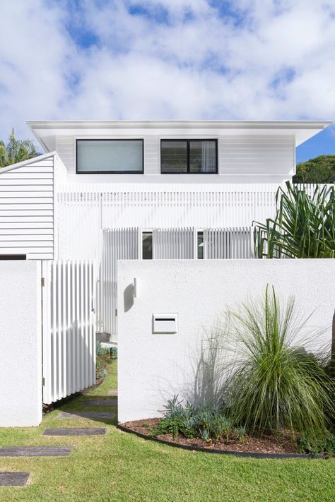 A luxe coastal home with neutral, warming elements | Home Beautiful Modern Coastal Facade, White Coastal House Exterior, Carport In Front Of House, All White Exterior, Batten Screen, Front Fences, Scandi Coastal, Coastal Facade, Entrance Landscaping