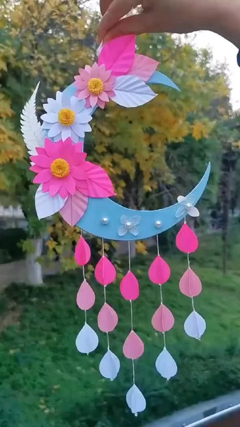 #homedecorideasdiy #homedecor #homedecorideas #homedecorideaslivingroom #diydecorideas #diyhomedecor #diydecor Diy With Craft Paper, Class 1 Decoration Ideas School, Crafts For Home Decor Diy, Art And Crafts For Kids With Paper, Wall Decor Handmade Art Ideas, How To Make Crafts With Paper, Cute Craft With Paper, Diy With Cans, Home Decor Craft Ideas Easy Diy Projects