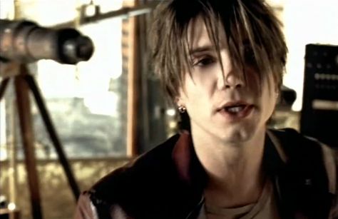 John Rzeznik 1998. #WesternFashion #albpinczo John Rzeznik 90s, Johnny Rzeznik, Iris Goo Goo Dolls, Hot Singers, John Rzeznik, Better Off Dead, Rockstar Girlfriend, Goo Goo Dolls, Clip Board