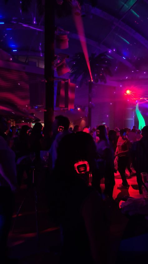 Club Party Nightclub, Silent Party, Vacation Friends, Club Nightclub, Attitude Bio For Instagram, Party Monster, Disco Club, Florida Trip, Alcohol Aesthetic