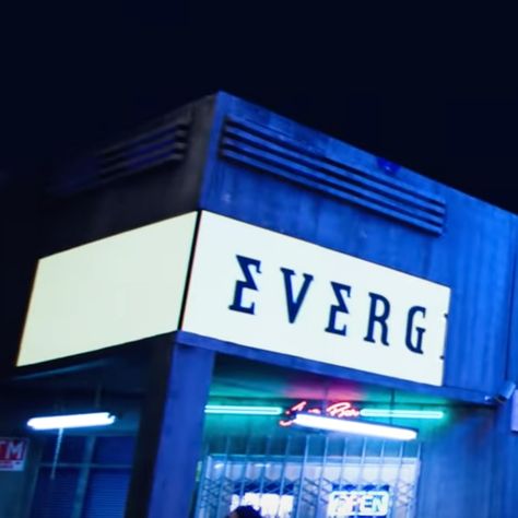 #everglow #kpop Everglow Aesthetic, Mv Aesthetic, Songs Aesthetic, Box Aesthetic, Kpop Songs, Pop Icons, Aesthetic Kpop, Light Box, Neon Signs