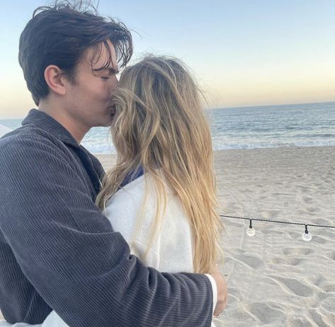 Photoshoot Ideas For Boyfriend, Blonde Couple, Blake Richardson, Bailee Madison, New Hope Club, Good Photos, Percy And Annabeth, Ideal Boyfriend, Best Friends Aesthetic