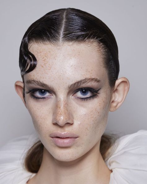 couture beauty aw23 Editorial Hair Photography, Female Model Face, Portraits Female, Couture Makeup, Hair Photography, Editorial Hair, Hair 2024, Model Face, Make Up Looks