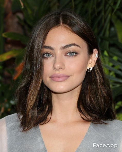 Short Brown Hair With Blue Eyes, Long Lob Haircut Brunette, Collar Bone Length Hair Round Face, Long Bob Square Face, Side Part Shoulder Length Hair, Short Hair Square Face, Celebrities With Brown Hair, Brunette Hair Pale Skin, Black Hair Pale Skin