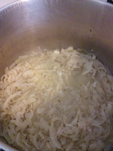 Canning and Cooking - Iowa Style - French Onion Soup (Ball recipe) Canning French Onion Soup, Canning Soup Recipes, Canning And Preserving, Onion Soup Recipe, Pressure Canning Recipes, Food Prep Storage, Enamel Dutch Oven, French Onion Soup Recipe, Gardening Inspiration