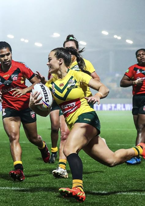 Female Rugby Players, Rugby Aesthetic Girl, Rugby Motivation, 2023 Mindset, Touch Rugby, Rugby Photography, Rugby Pictures, Rugby Girls, Womens Rugby