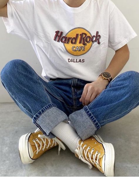 Mustard Yellow Converse Outfit, Yellow Converse Outfit Men, T Shirt And Jeans Outfit Men, Converse Low Outfit Men, Mustard Converse Outfit, Converse Yellow Outfit, Mustard Shirt Outfit, Hard Rock Cafe Outfit, Yellow Casual Outfit