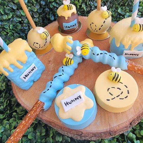 Winnie The Pooh Dessert Ideas, Winnie The Pooh Pretzels, Winnie The Pooh Pretzel Rods, Winnie The Pooh Favor Ideas, Diy Winnie The Pooh Birthday Decorations, Winnie The Pooh Themed Desserts, Winnie The Pooh Sweet Table, Winnie The Pooh Strawberries, Winnie The Pooh Candy Table